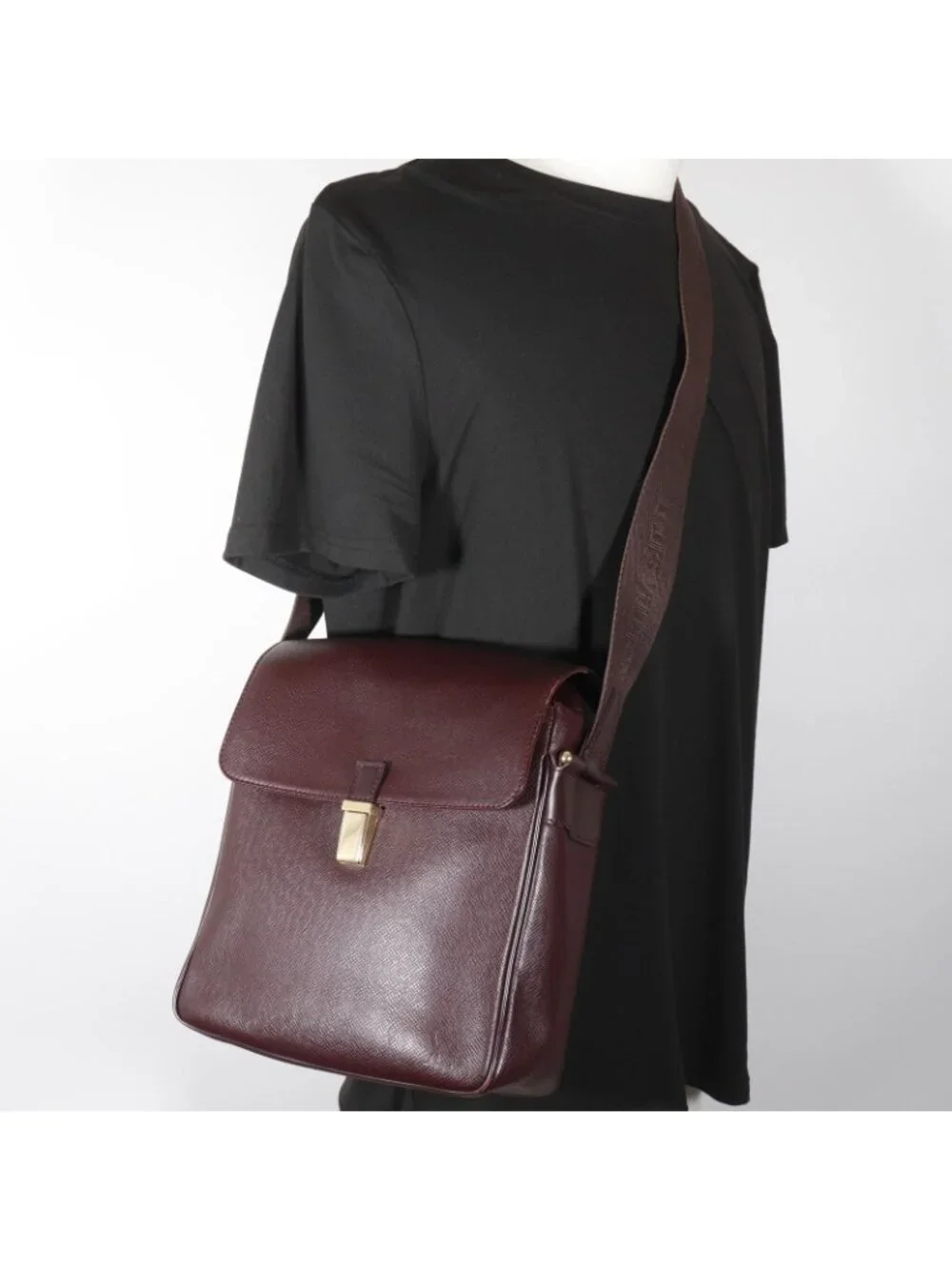 Louis Vuitton Yaranga Taiga Acajou Wine Red Shoulder Bag